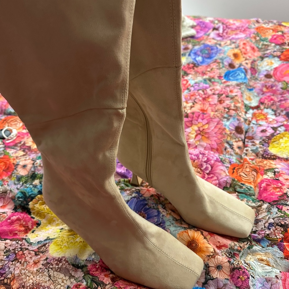 NWOT Elegant Cream Knee-High Boots - Picture 7 of 10